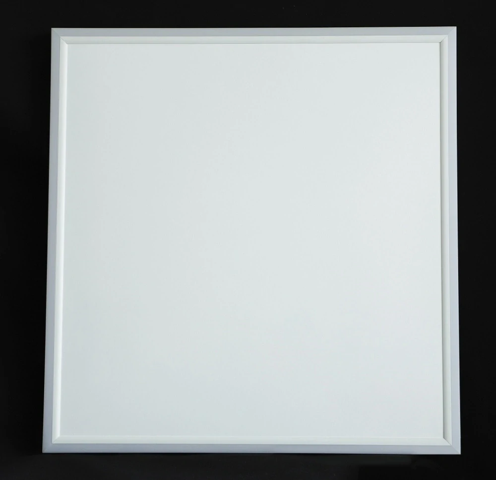 ByeCold | Stropní  infrapanel | LED světlo | 370W | 65x63 cm | Dálkový WiFi ovladač | Výhřevnost 7m² | IGT2-HH0606L